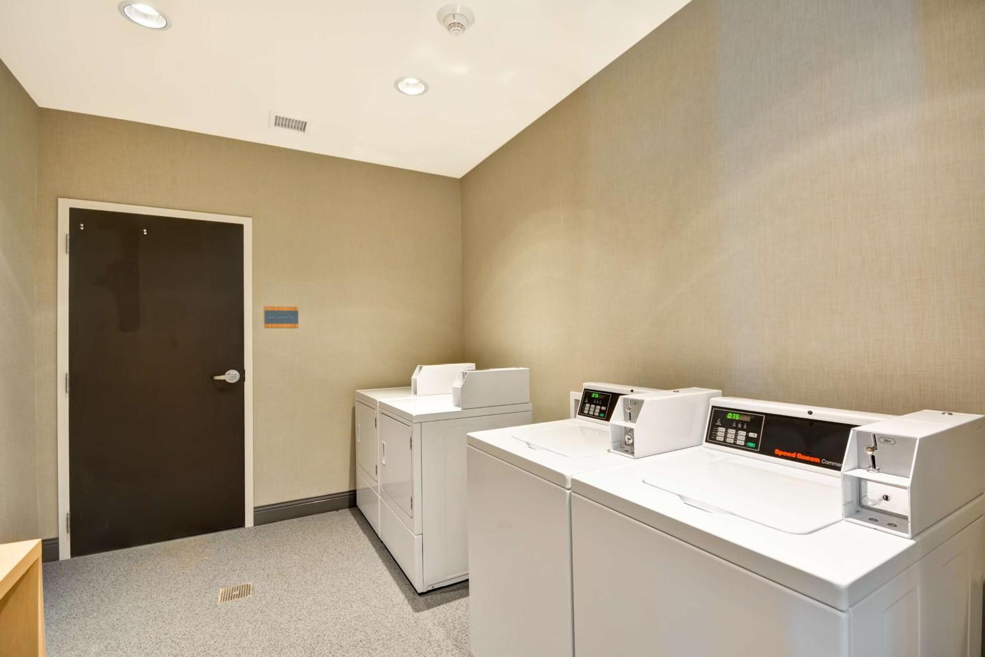 Home2 Suites By Hilton Чарлс Таун Екстериор снимка